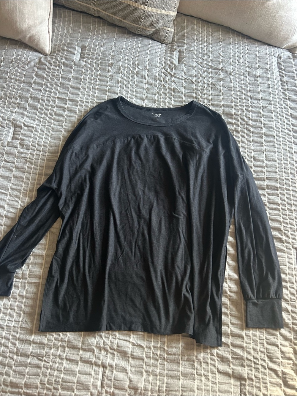 Old Navy Black Long-Sleeve Crewneck Tee